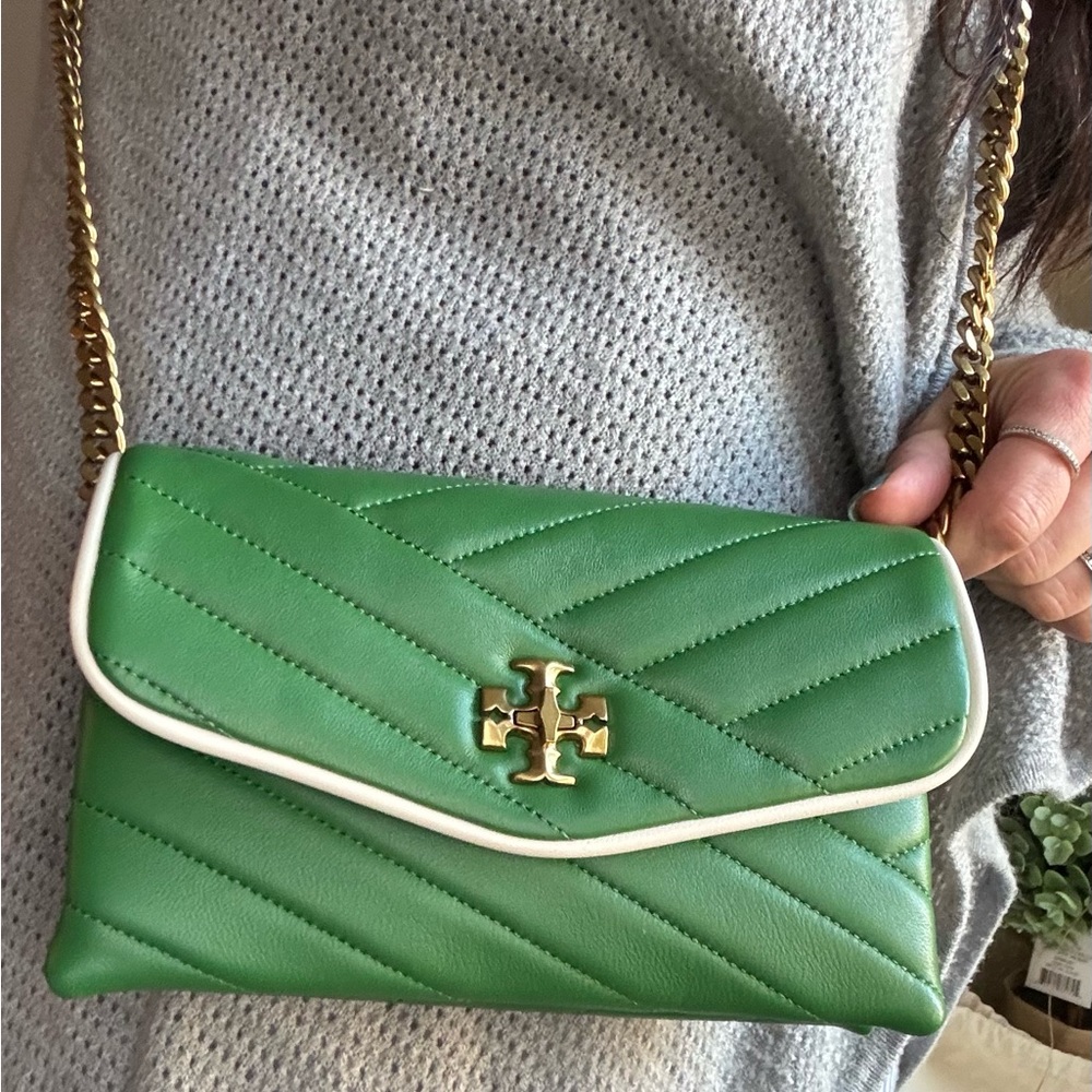Tory Burch Green Quilted Crossbody with White Trim and Gold Logo - Picture 11 of 15